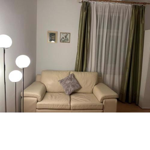 Room in Apartment - Quiet double bedroom in the centre of Zagreb