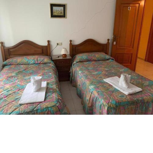 Room in Guest room - Hostal restaurante Seoane - Twin Room