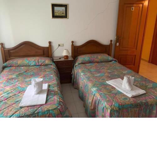 Room in Guest room - Hostal restaurante Seoane