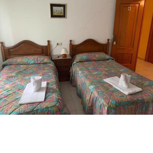 Room in Guest room - Hostal restaurante Seoane