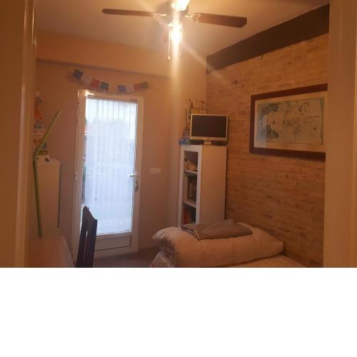 Room in Guest room - Quiet Single Room in Valencia, with Large Terrace for pets
