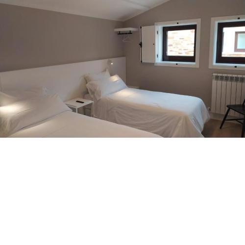 Room in Lodge - Casa Galego rural accommodation on the French road