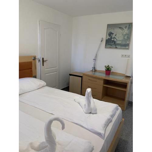 Room next to Cologne Lanxess-Arena and Messe 22