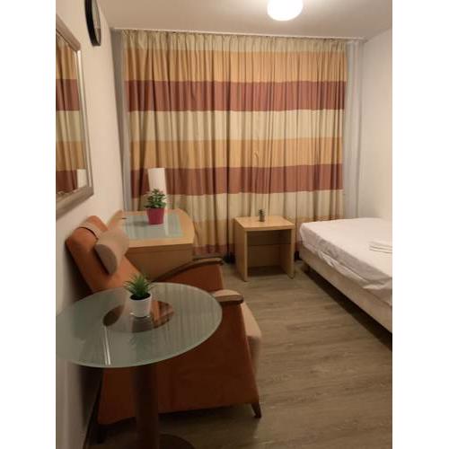 Room next to Cologne Lanxess-Arena and Messe 23