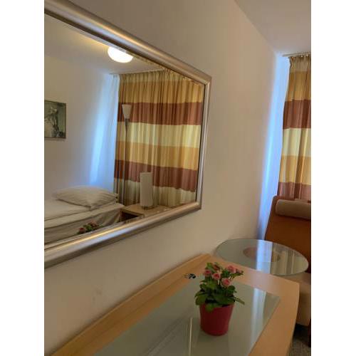 Room next to Cologne Lanxess-Arena and Messe 25