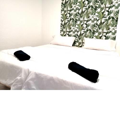 ROOM NEXT TO THE CENTRAL SQUARE