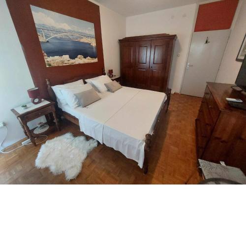Room Val