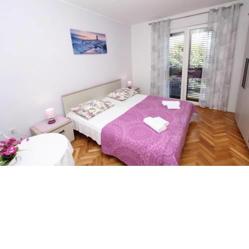 Room Violeta