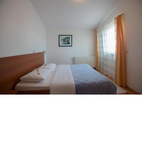 Rooms in Novalja with balcony, air conditioning, WiFi 3764-2