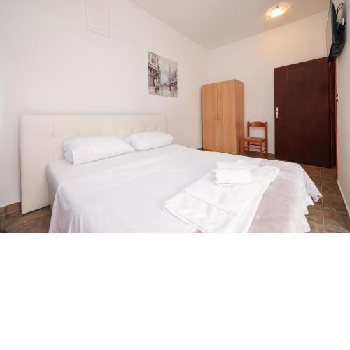 Rooms Leo