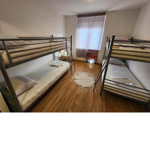 Rooms Red