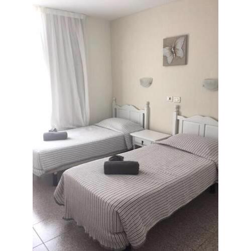 Roomy 2bed/1 bath-next to the beach