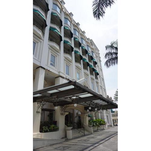 Roosseno Plaza Serviced Apartment