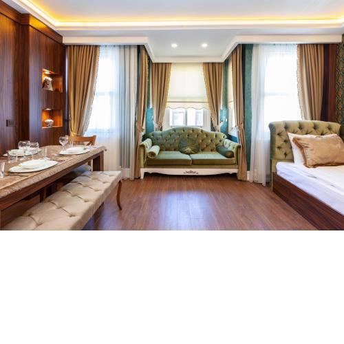 Rose Mansion by Otantik Suites