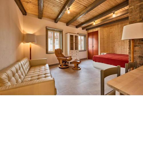 ROTE WOHNUNG