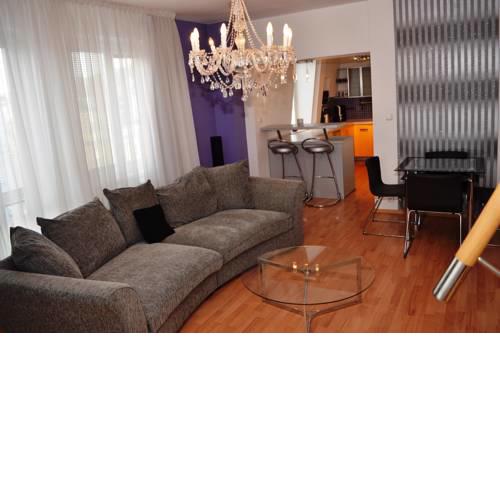 Royal Comfort 2BDR Loft by Ruterra