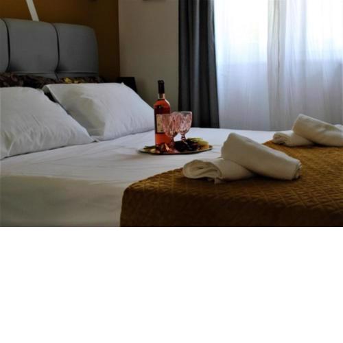 Royal Luxury Apartment with garden and private parking