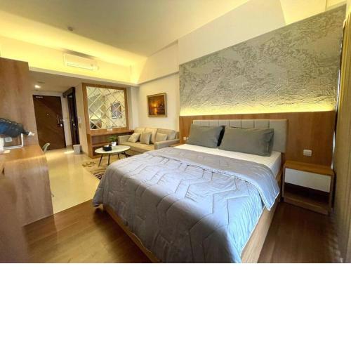 Ruby Apartment #8