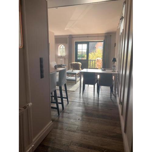 Ruhige Loft im modernen Landhausstil