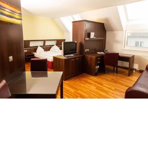 Ruhiges Apartment für drei in Schwechat