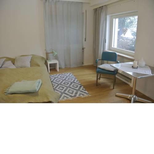 Ruhiges (Messe-) Apartment mit Bad in 70er Jahre Villa
