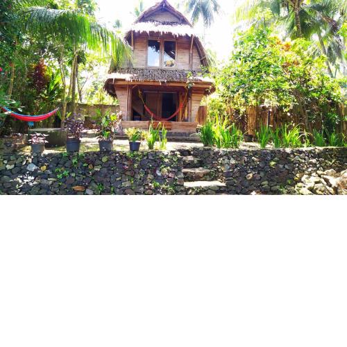 Rumah Saung Batukaras