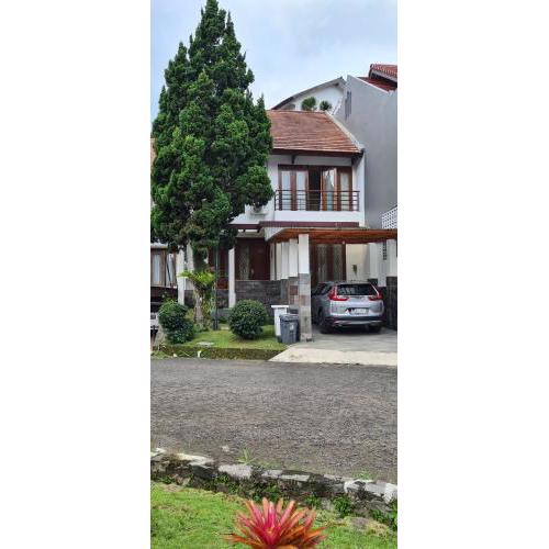 Rumah Sewa Harian di Bandung, Resor Dago Pakar