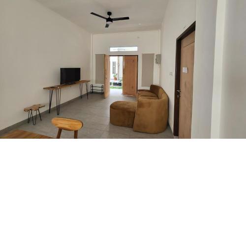 Rumah Tropis unit lantai F