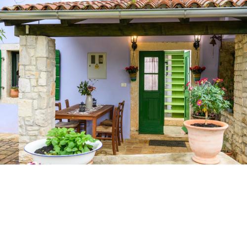 Rural home Oriana