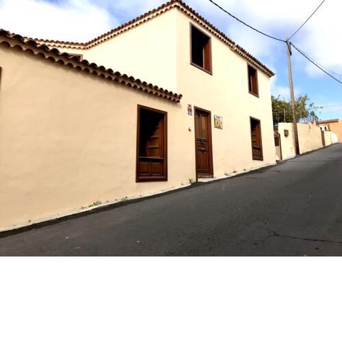Rural house, quiet environment. Pool. Jacuzzi. Free Wifi