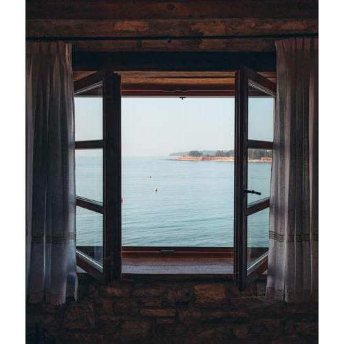 Rustic apartment with sea view