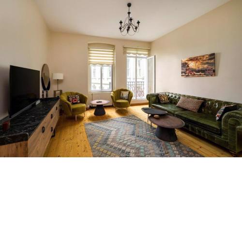 Rustic Cool Galata Tower 3bed2bath W Views! #85