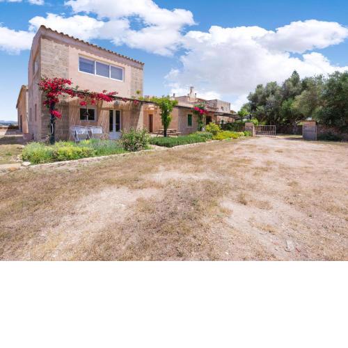 Rustic Cottage in Campos Spain with Swimming Pool
