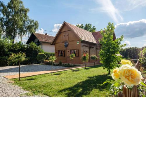 Rustic Cottage With Heated Pool - Happy Rentals