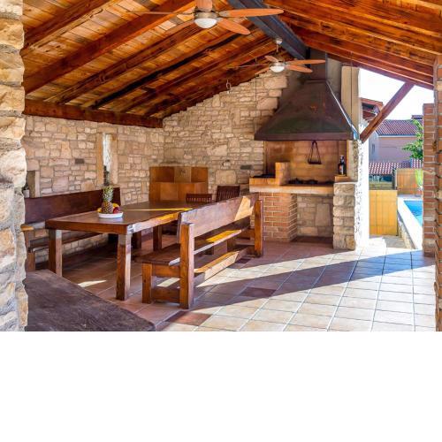 Rustic holiday home in Medulin with private pool