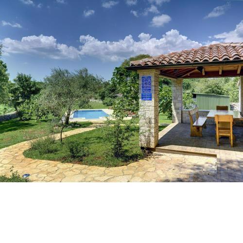 Rustic holiday home in Valtura with swimming pool