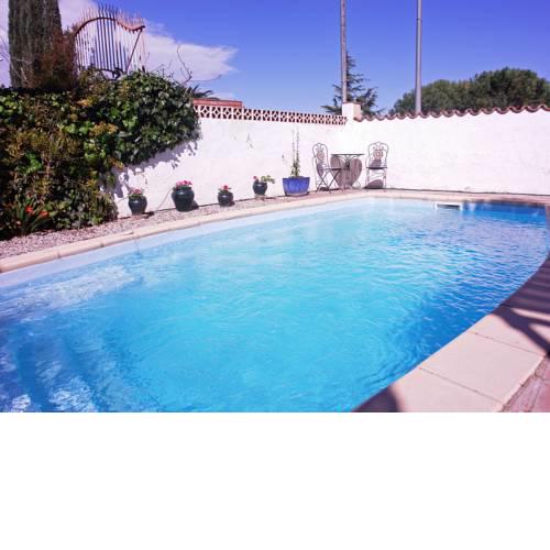 Rustic holiday home with private swimming pool in rural Vilacolum, 5 km from the sea