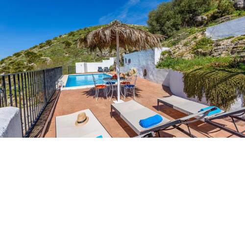 Rustic holiday villa overlooking the hills south of Antequera