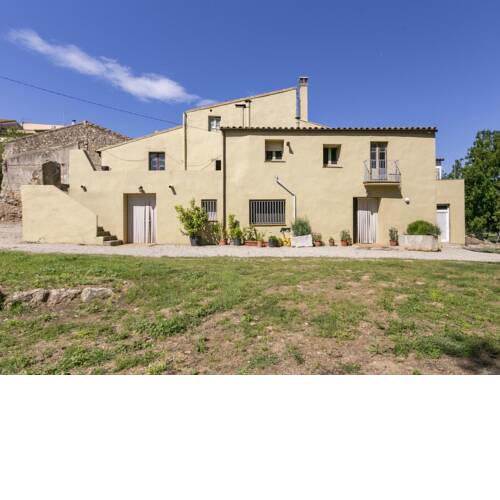 Rustic, natural stone holiday home with large garden located near Figueres