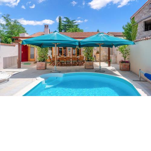 Rustic Villa Diana with pool near Rovinj