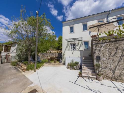 Rustic Villa Mala