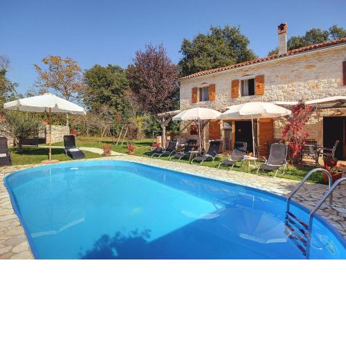 Rustic villa with private pool located in central Istria for relaxing holidays