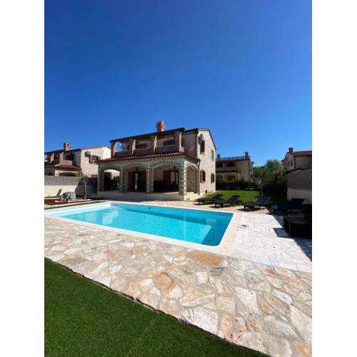 Rustic Villa with private pool