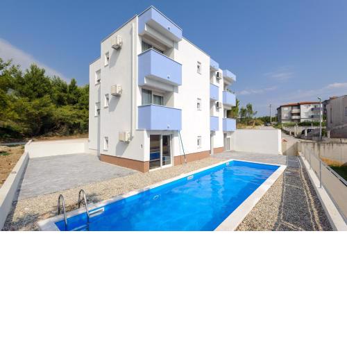 S1-spacious studio with the sea view & use of pool