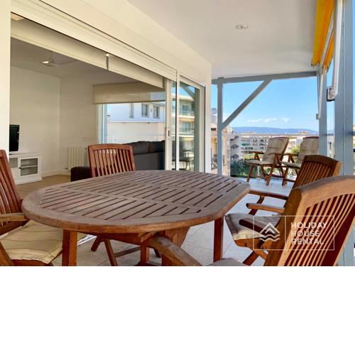 S19. Awesome beachfront apartment