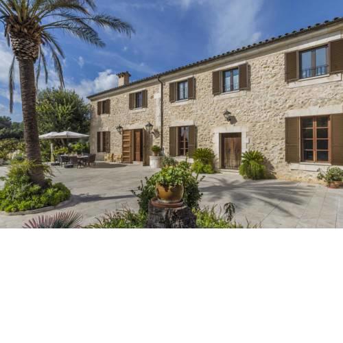 sa Pobla Villa Sleeps 14 with Pool and Air Con