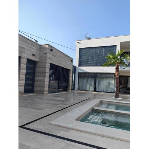 Saltandstone_villa