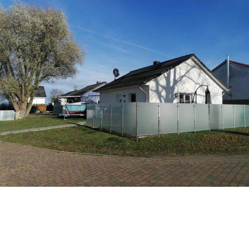Salzhaff StrandHäuser mit Kamin und Terrasse OFC 17