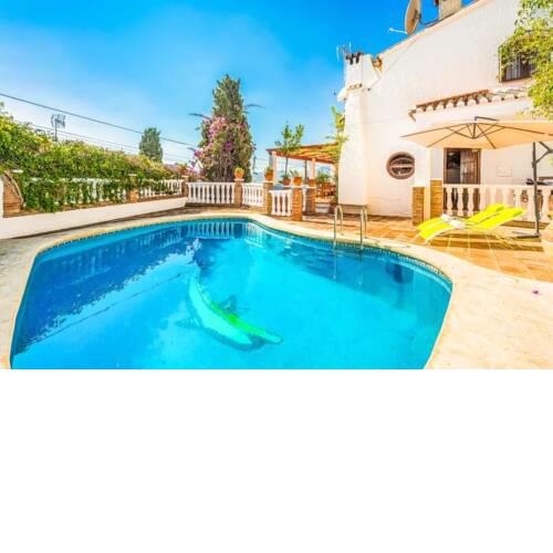 San Juan de Capistrano Villa Sleeps 6 with Pool Air Con and WiFi