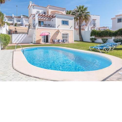 San Juan de Capistrano Villa Sleeps 9 with Pool Air Con and WiFi